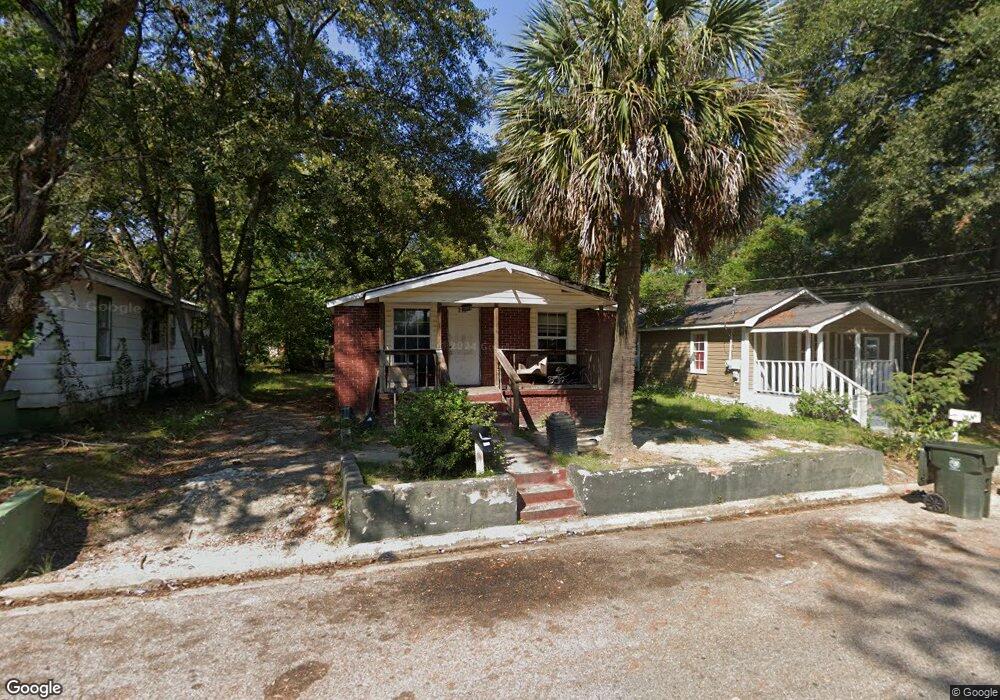 717 Hutchins St, Dothan, AL 36303 - photo 1