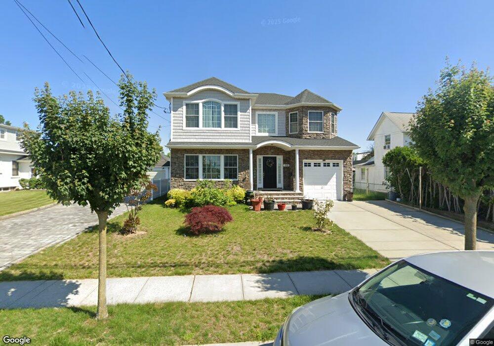 90 Dow Ave, Mineola, NY 11501 - photo 1