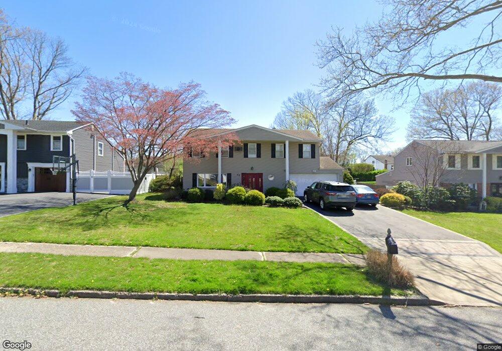 20 Wesleyan Rd, ComMacK, NY 11725 - photo 1