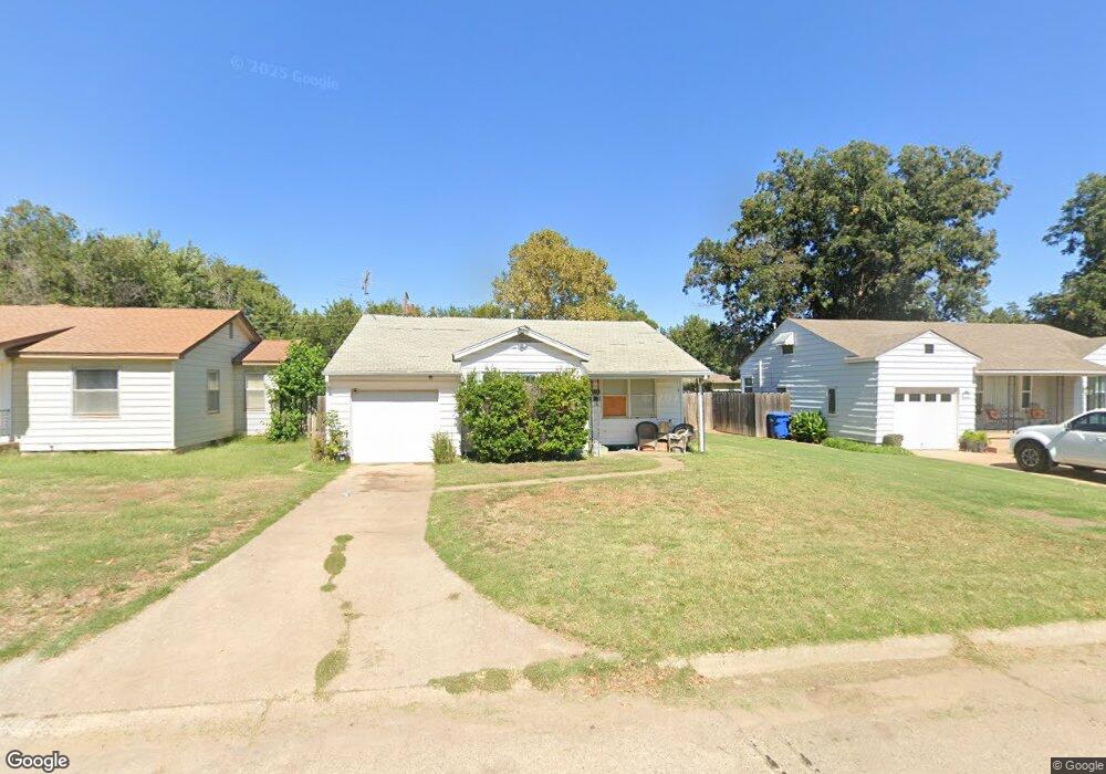 2214 W Maple Ave, Enid, OK 73703 - photo 1