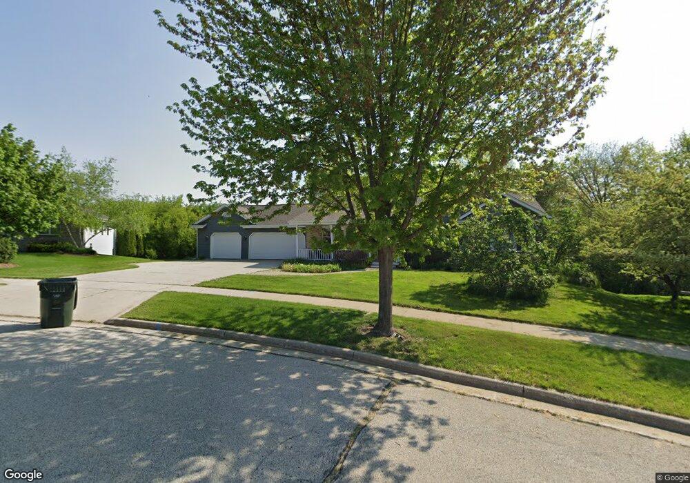 1417 Villa Park Ct, West Bend, WI 53090 - photo 1