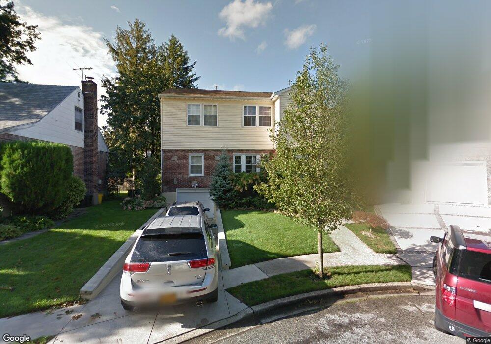 4 Bittersweet Ln, Valley Stream, NY 11581 - photo 1