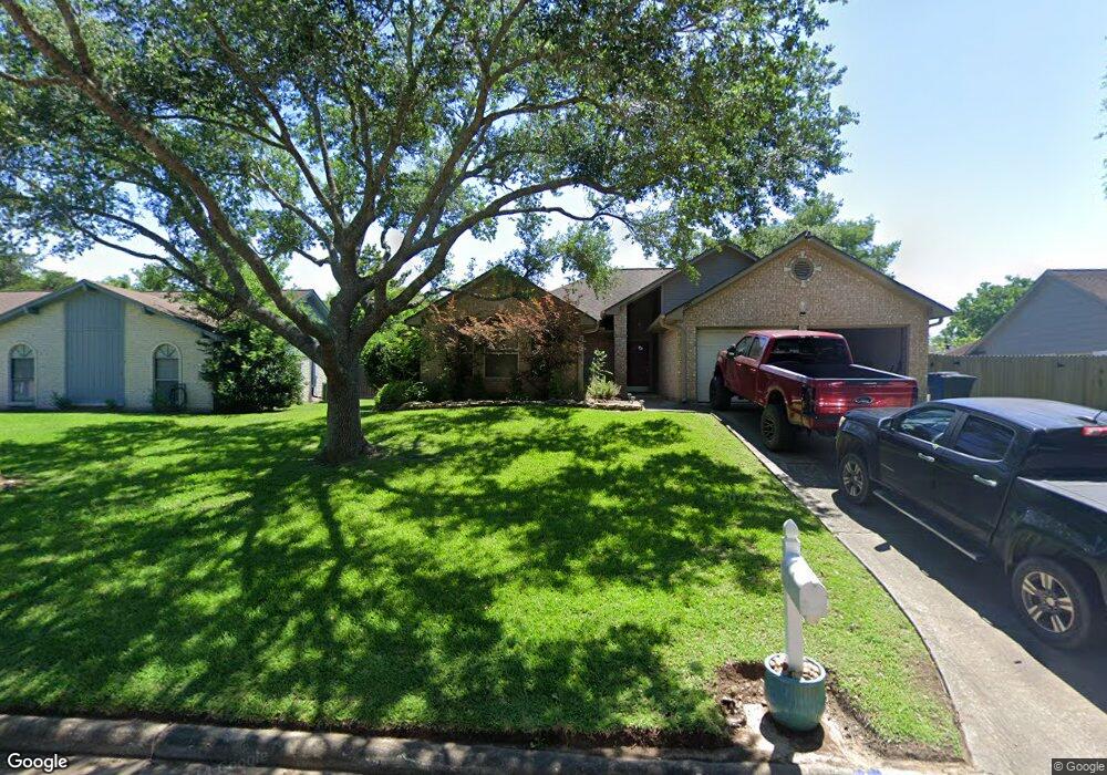 5455 Apple Blossom Ln, Friendswood, TX 77546 - photo 1