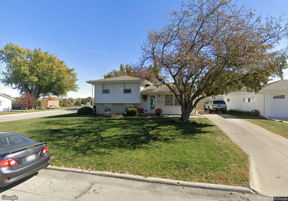 1102 E 15th St S, Newton, IA 50208 - photo 1