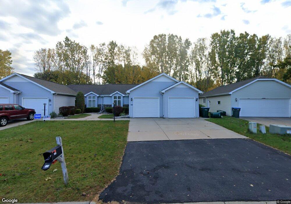 2210 N Cloudview Dr, Appleton, WI 54914 - photo 1