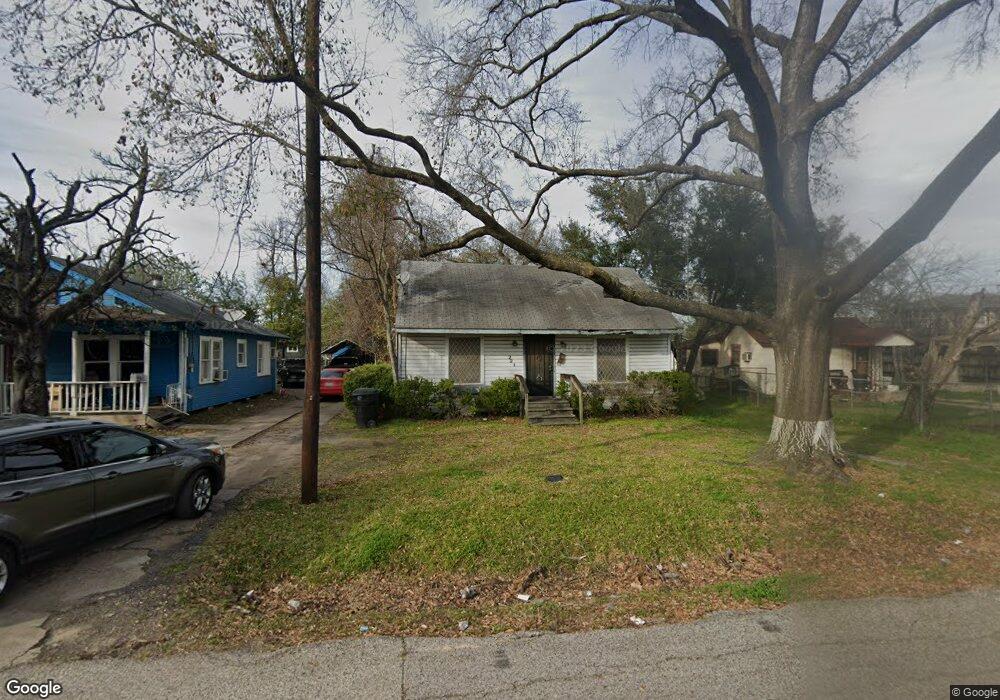 221 Amundsen St, Houston, TX 77009 - photo 1