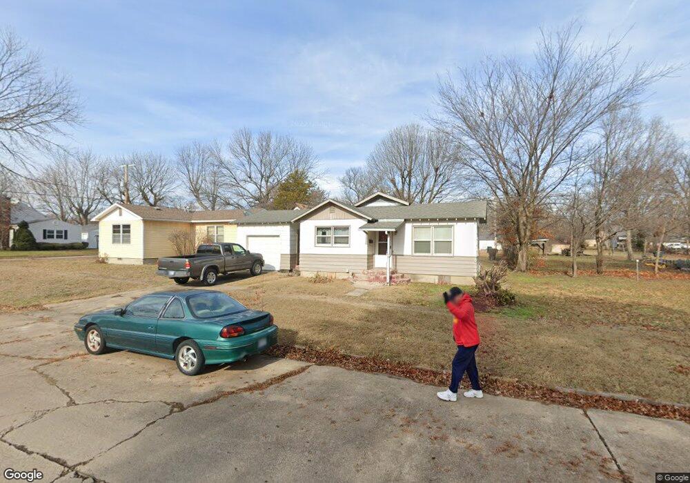 1427 Thornton Ave, Parsons, KS 67357 - photo 1