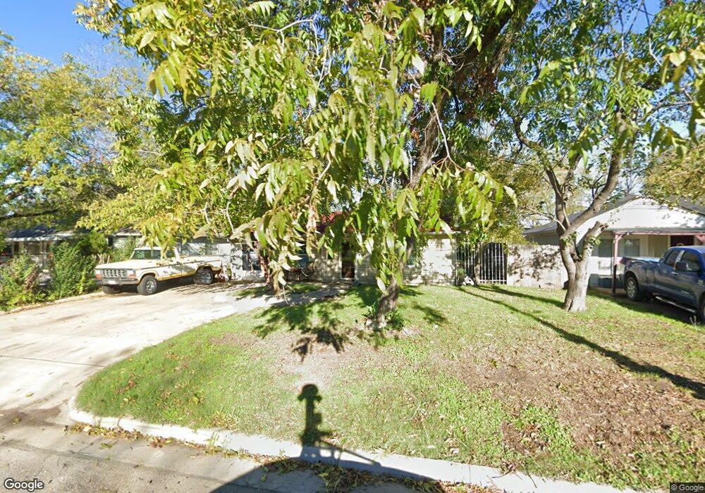 806 SW Dallas St, Grand Prairie, TX 75051 - photo 1