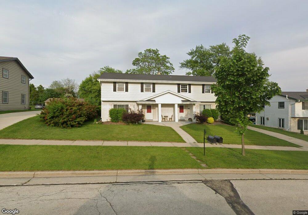 2431 Saratoga Rd, Waukesha, WI 53186 - photo 1