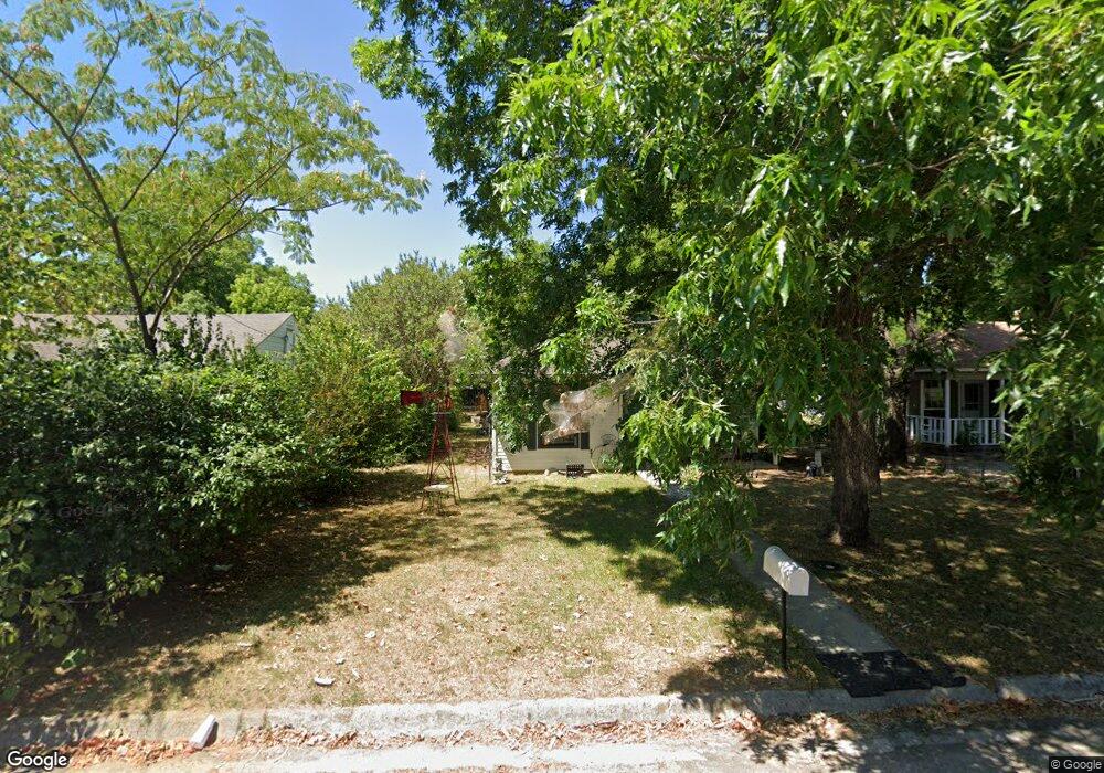 1403 E Tennie St, Gainesville, TX 76240 - photo 1