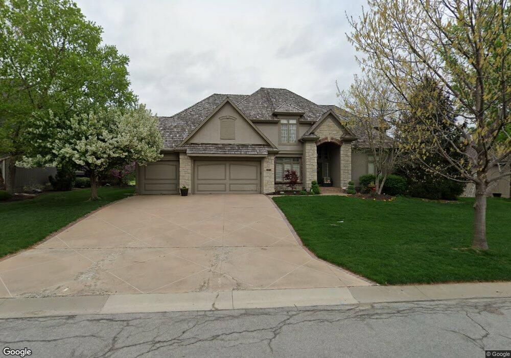 9401 Redbud Ln, Lenexa, KS 66220 - photo 1
