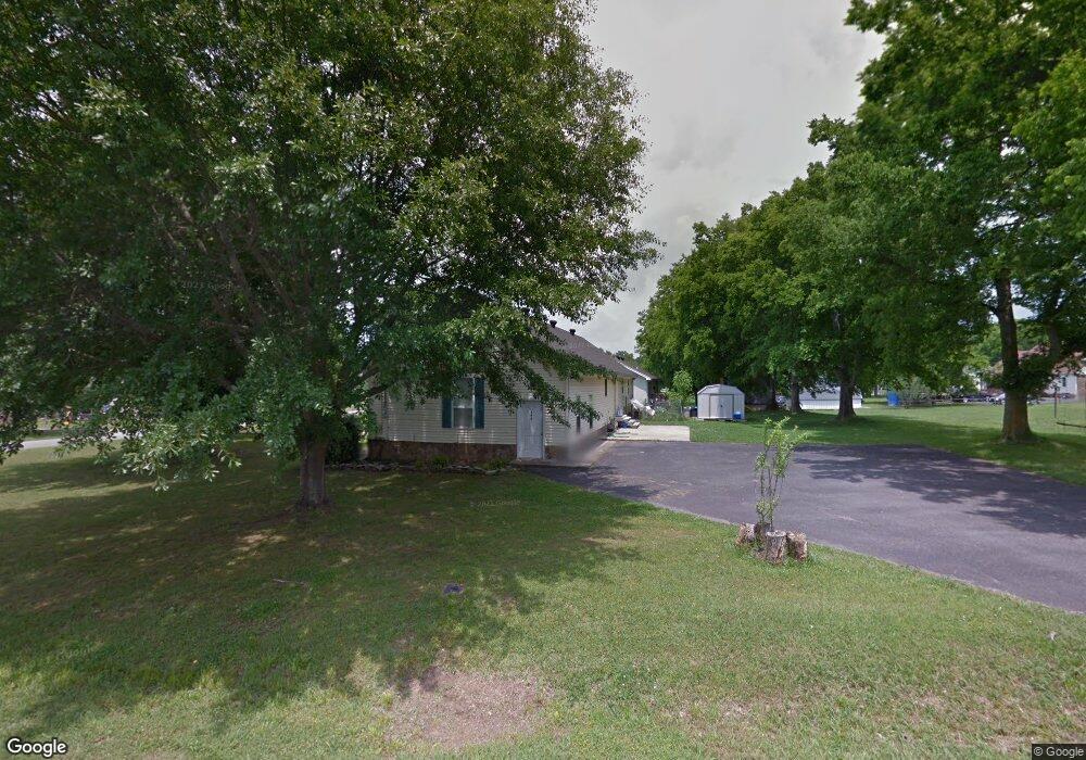 305 Tyne Rd, Shelbyville, TN 37160 - photo 1