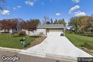 1517 2nd St, Hull, IA 51239