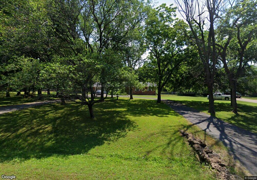 904 N Kiowa St, Chouteau, OK 74337 - photo 1