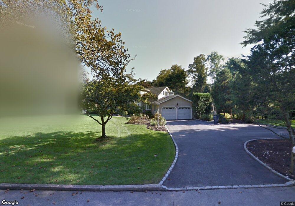 4 Sleepy Hollow Ln, Dix Hills, NY 11746 - photo 1