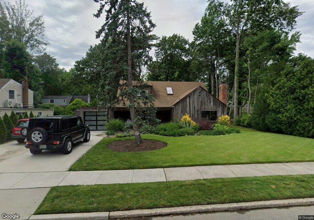 28 Chadwick Rd, Great Neck, NY 11023 - photo 1