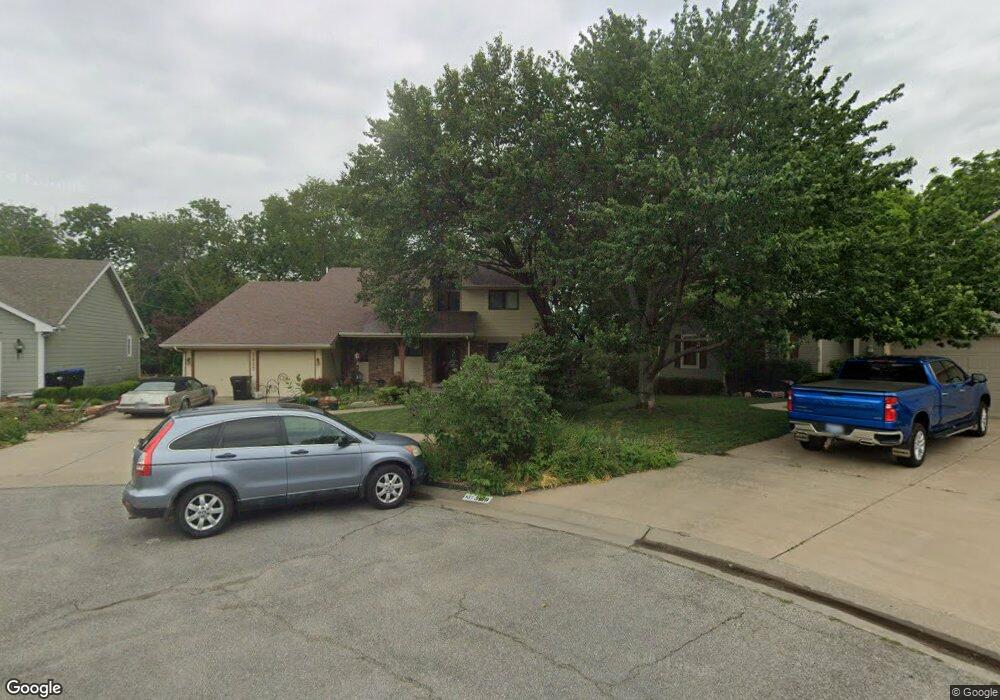 3822 SW Cambridge Ct, Topeka, KS 66610 - photo 1