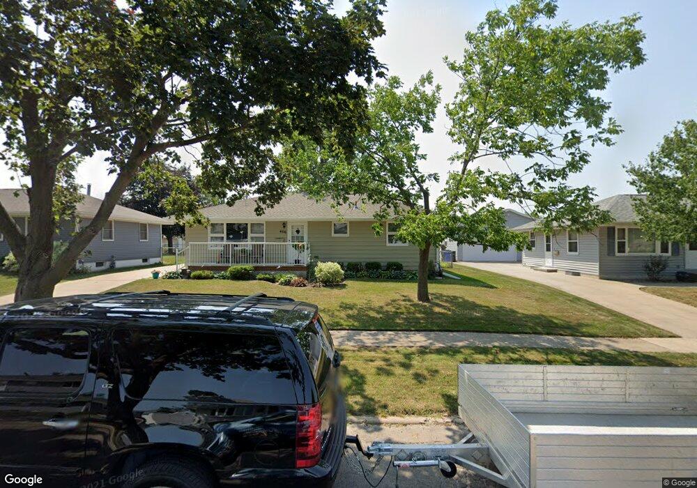 406 29th St NW, Cedar Rapids, IA 52405 - photo 1