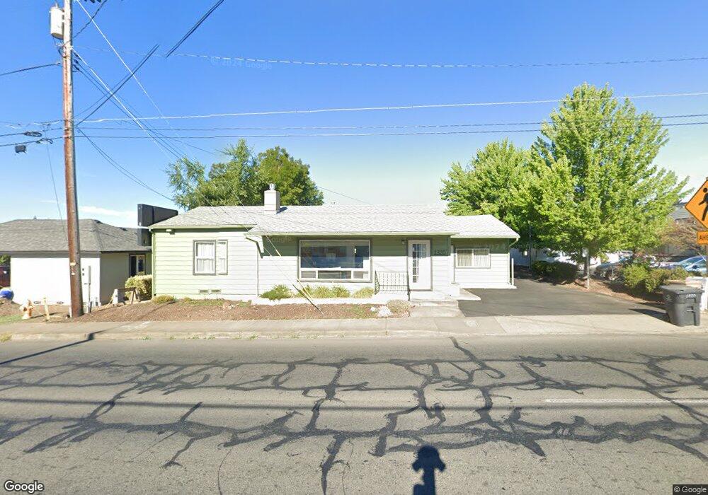 1320 NE 7th St, Grants Pass, OR 97526 - photo 1