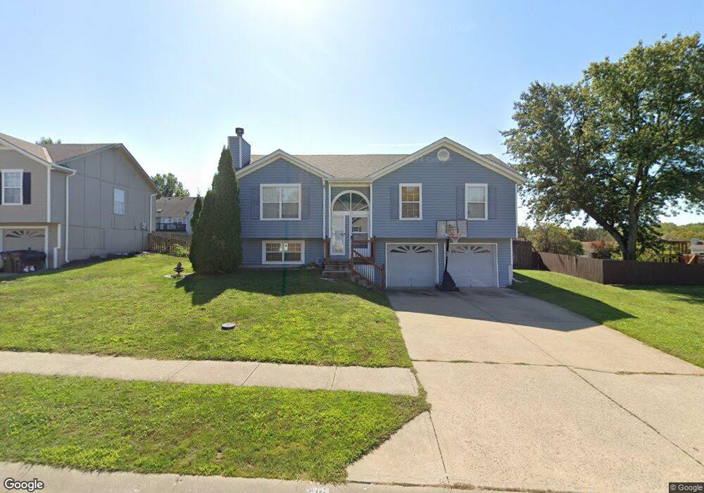 213 W Sierra Dr, Raymore, MO 64083 - photo 1