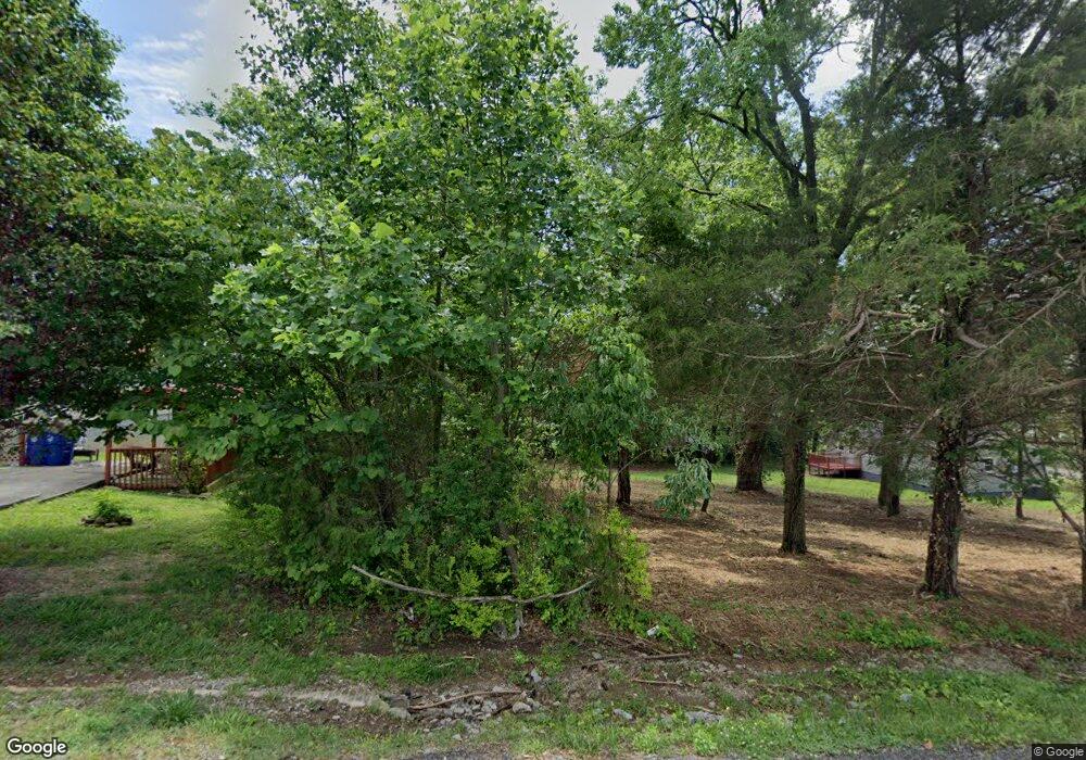 411 S Fairoak St, Shelbyville, TN 37160 - photo 1