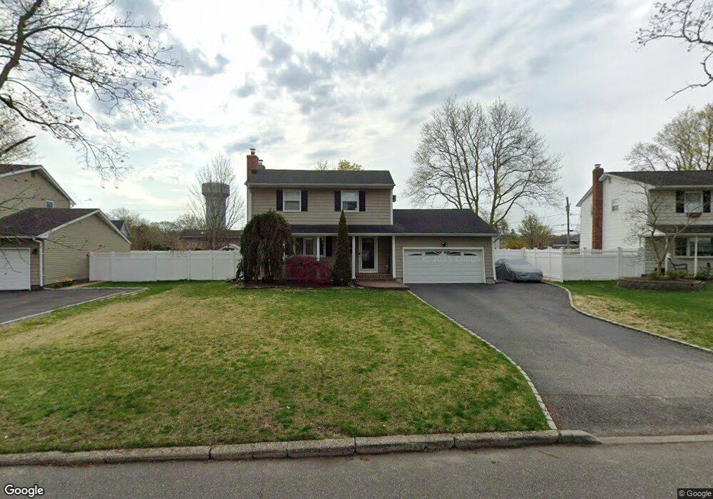 10 Arden Ln, ComMacK, NY 11725 - photo 1