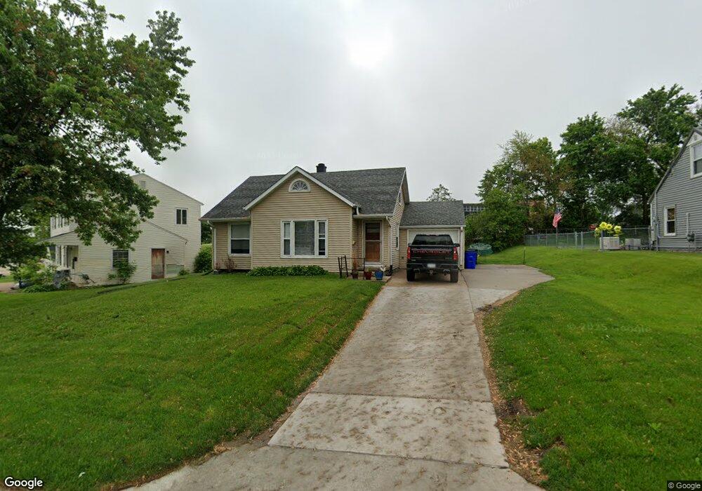 2111 Chandler St SW, Cedar Rapids, IA 52404 - photo 1