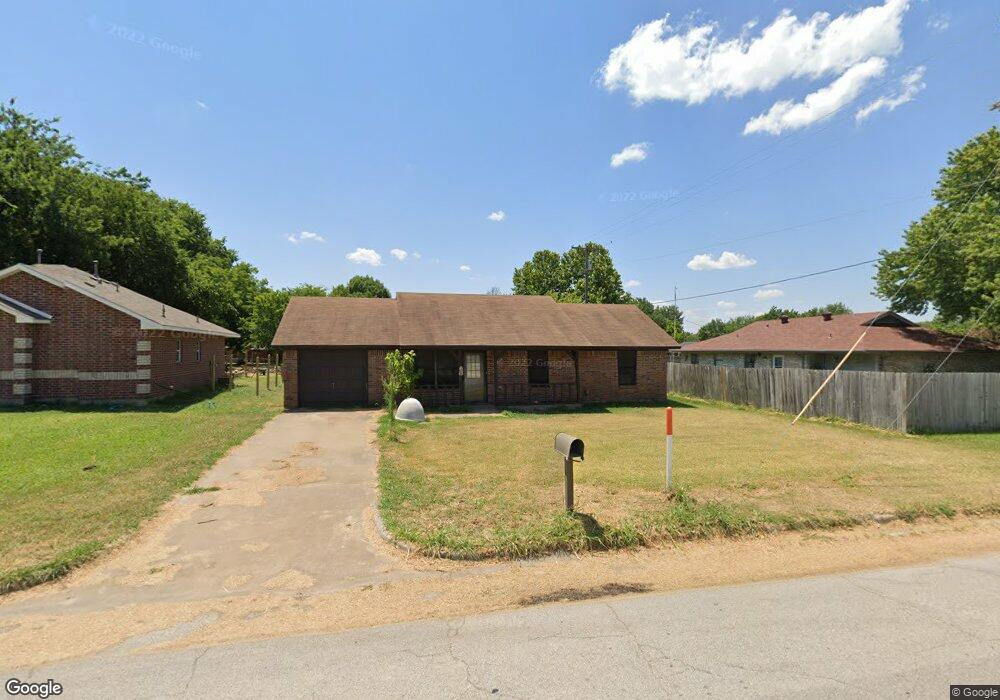 1002 E Cloud St, Gainesville, TX 76240 - photo 1