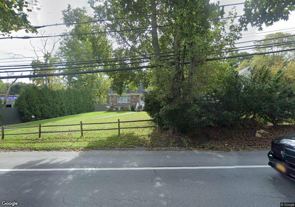 2113 Crompond Rd, Cortlandt Manor, NY 10567 - photo 1