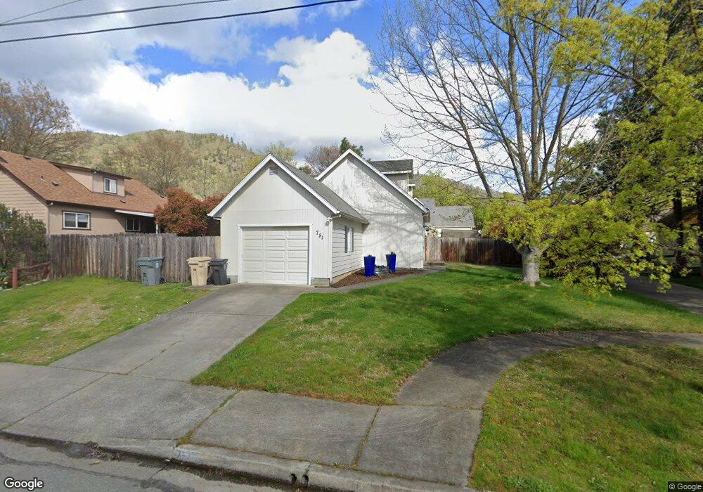 751 NE 12th St, Grants Pass, OR 97526 - photo 1