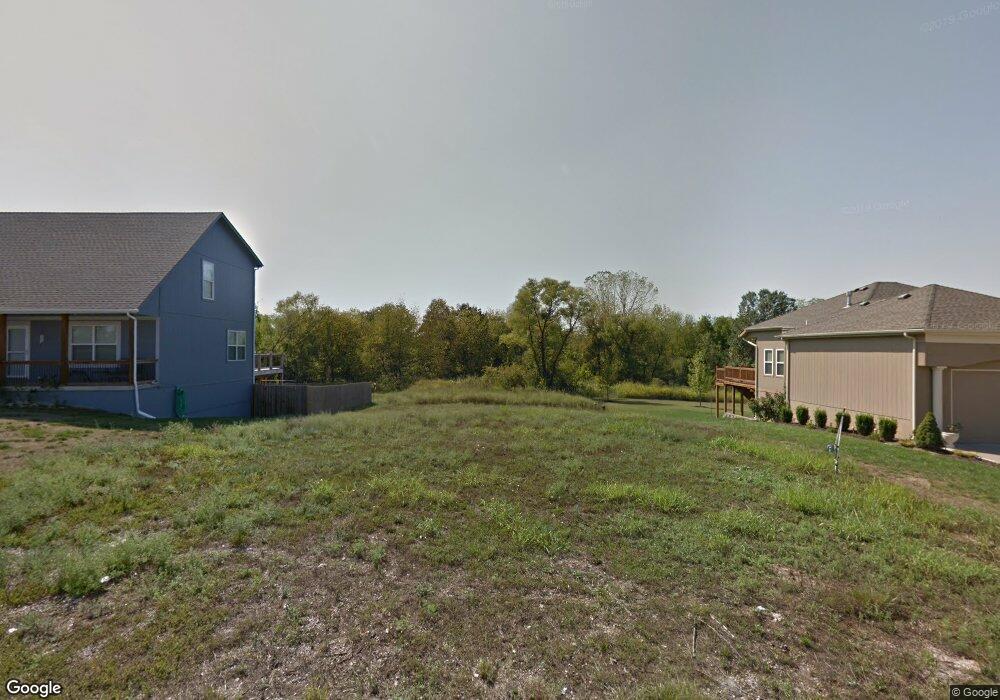 800 Ridge Crest Dr, Raymore, MO 64083 - photo 1