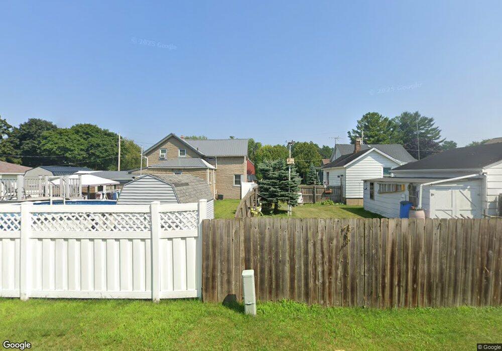 102 Mill St, Marinette, WI 54143 - photo 1