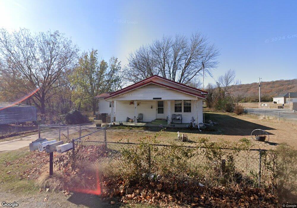 2021 NE 6th St, Henryetta, OK 74437 - photo 1