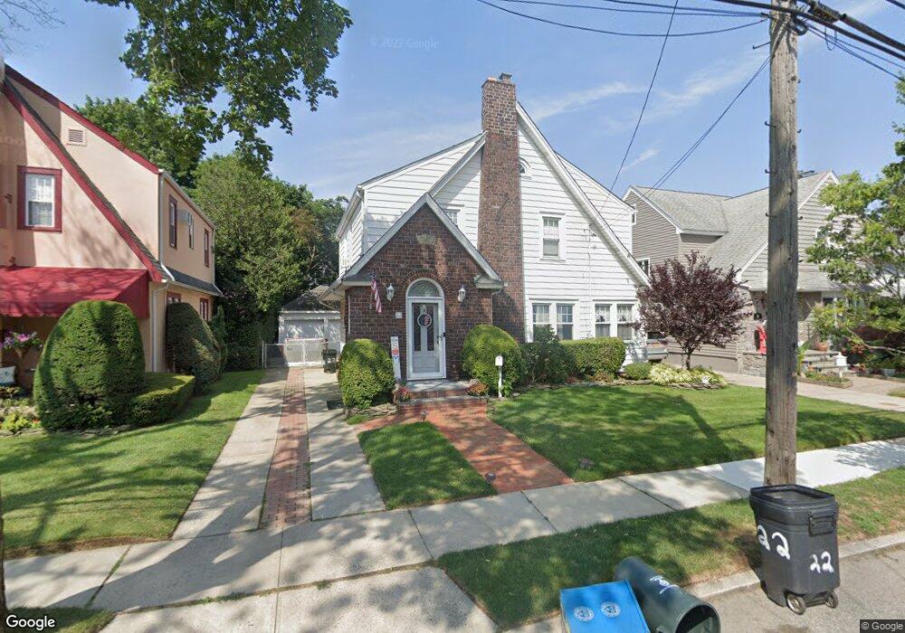 22 Maple Ave, Floral Park, NY 11001 - photo 1