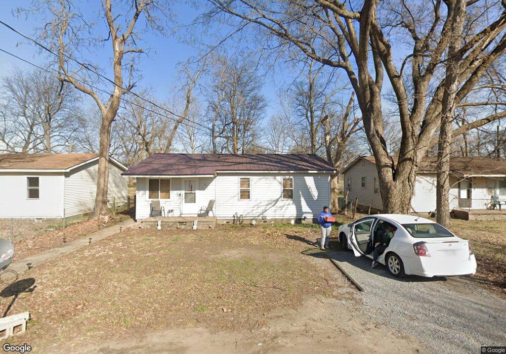 611 Hunter St, New Madrid, MO 63869 - photo 1