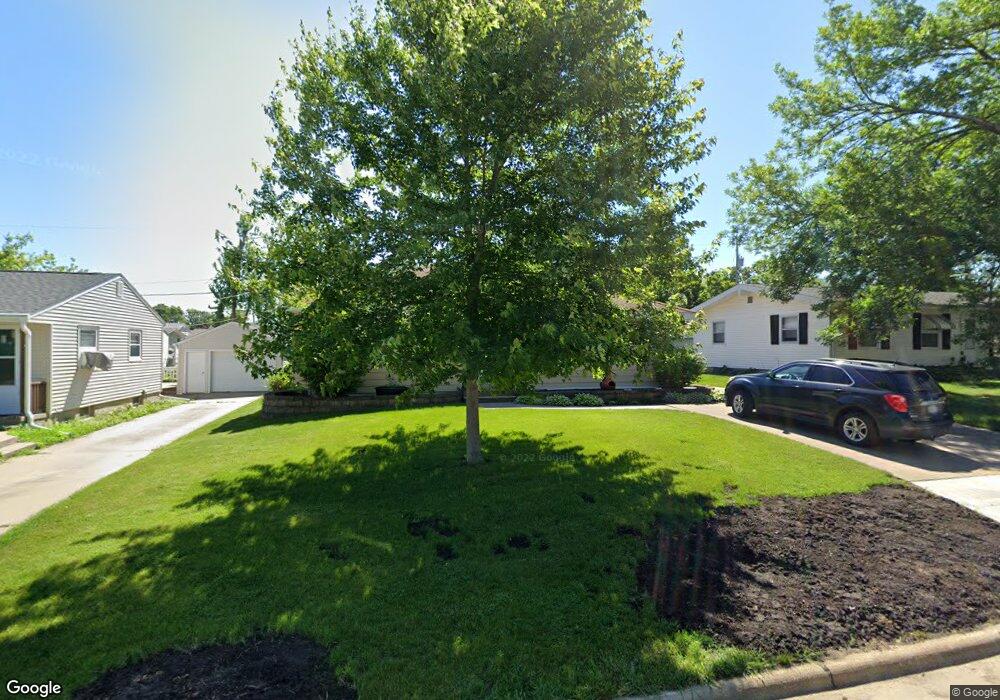 353 22nd St NW, Cedar Rapids, IA 52405 - photo 1