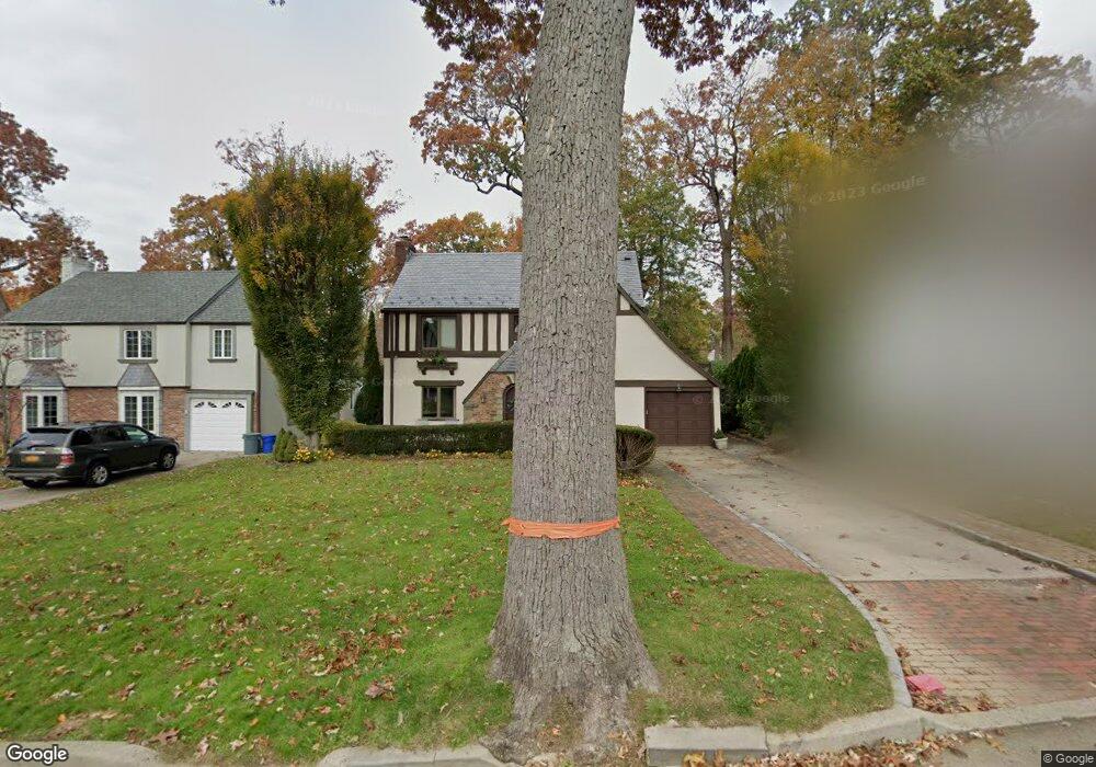 109 Andrew Rd, Manhasset, NY 11030 - photo 1