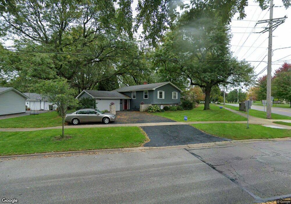 332 W Gartner Rd, Naperville, IL 60540 - photo 1