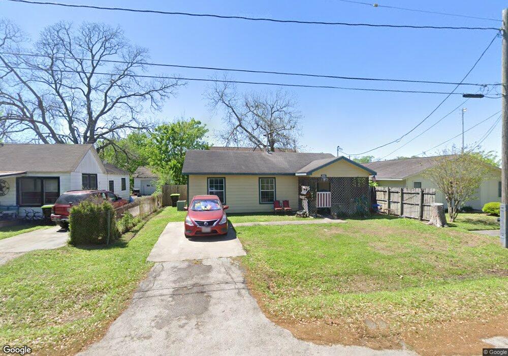 2704 Avenue C, Bay City, TX 77414 - photo 1