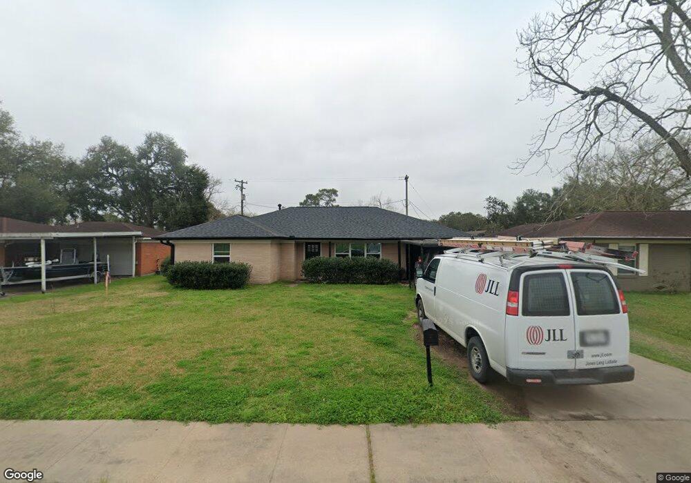 1307 Stadium Dr, Alvin, TX 77511 - photo 1