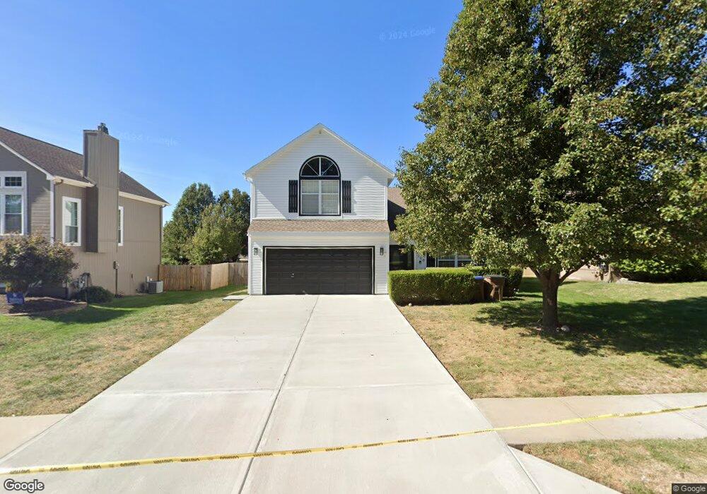 708 Furlong Dr, Raymore, MO 64083 - photo 1