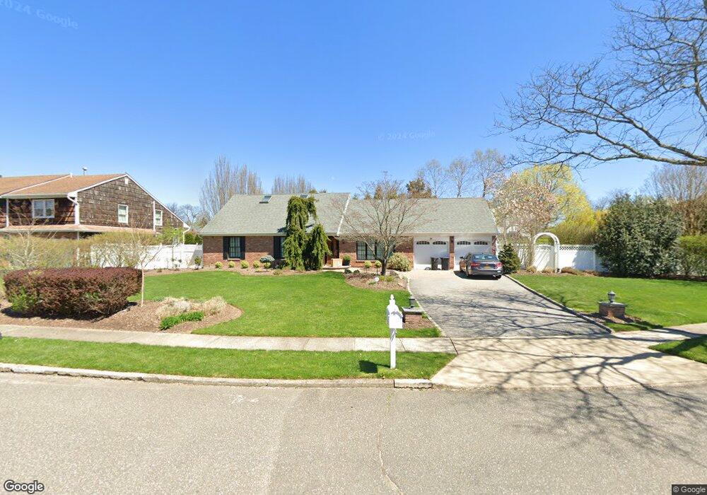 31 Whitebirch Ln, ComMacK, NY 11725 - photo 1