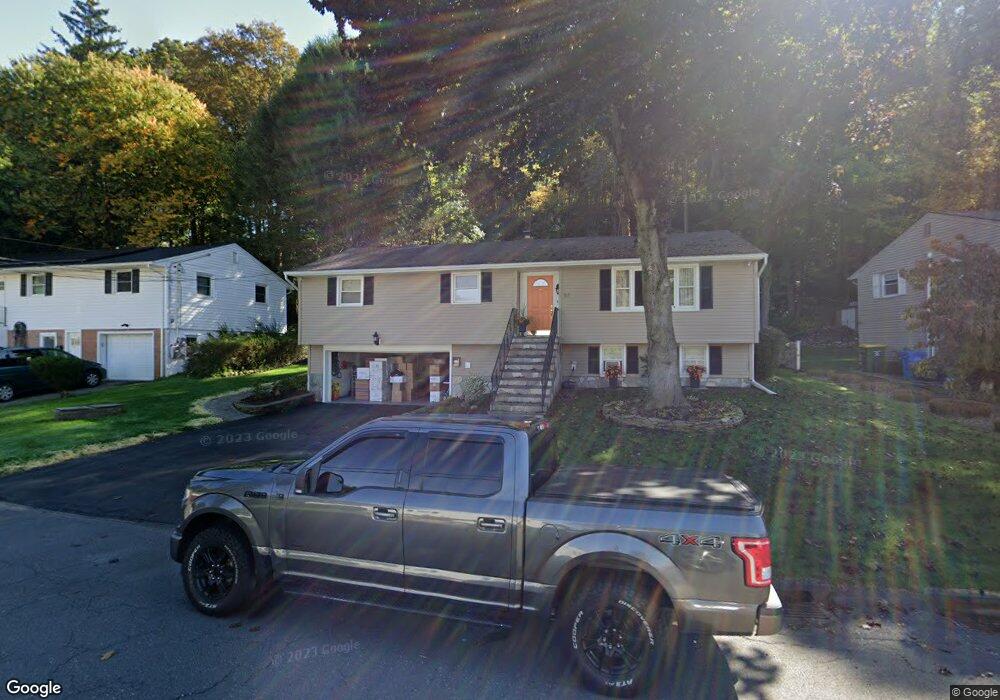 51 Newport Dr, Waterbury, CT 06705 - photo 1