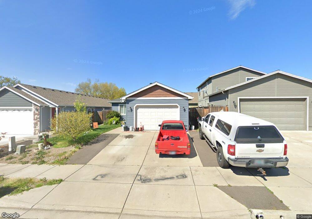 1213 Crown Ave, Central Point, OR 97502 - photo 1