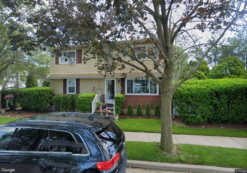 111 Albertson Place, Mineola, NY 11501 - photo 1