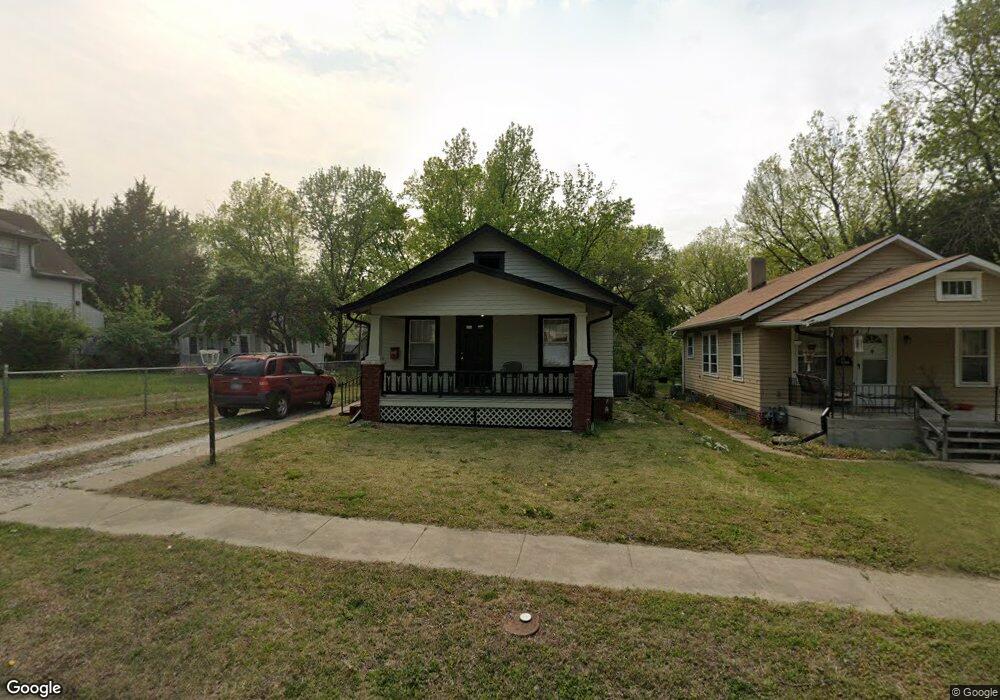 405 SW Roosevelt St, Topeka, KS 66606 - photo 1