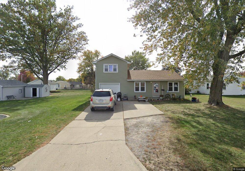 2403 S 5th Ave E, Newton, IA 50208 - photo 1