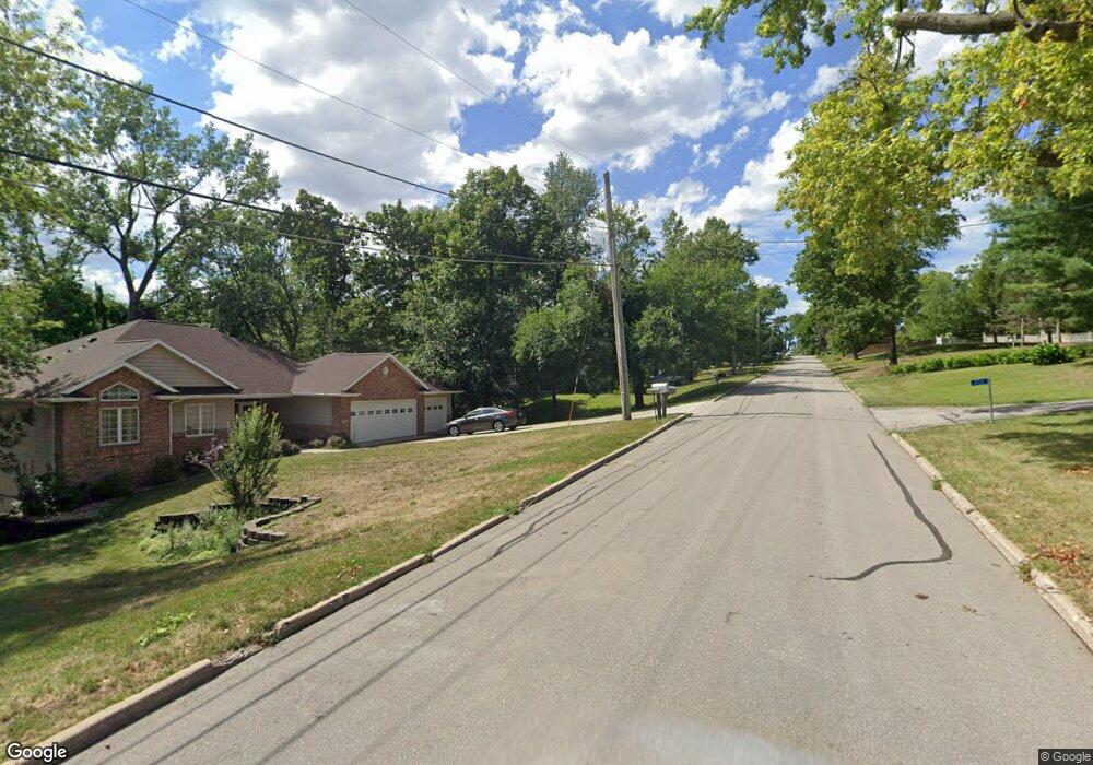 4913 Lincoln Heights Dr, Cedar Rapids, IA 52403 - photo 1