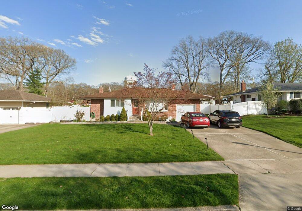 27 Valmont Ln, ComMacK, NY 11725 - photo 1