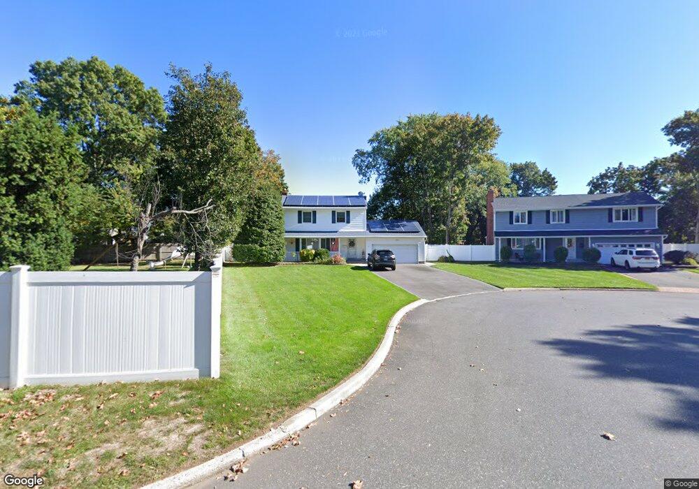 32 Tyram Ln, ComMacK, NY 11725 - photo 1